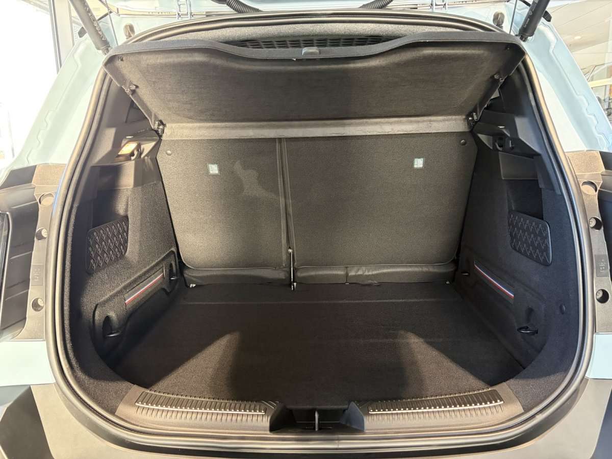 Fahrzeugbild eines Renault 4 E-TECH