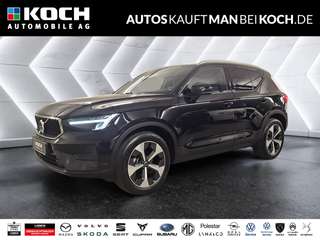 Schräge Frontansicht auf einen Volvo XC40 , freigestellt