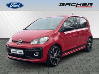 Schräge Frontansicht auf einen Volkswagen up! , freigestellt