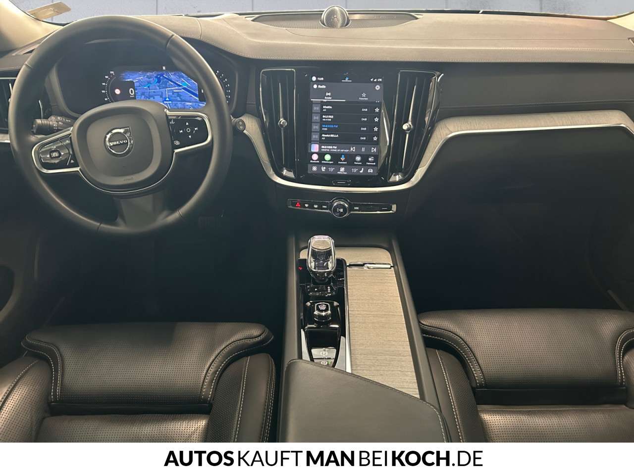 Fahrzeugbild eines Volvo V60 Cross Country