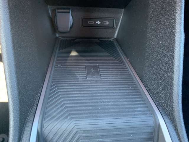 Fahrzeugbild eines Renault 4 E-TECH