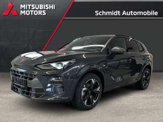 Schräge Frontansicht auf einen CUPRA Terramar , freigestellt