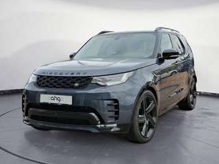 Schräge Frontansicht auf einen Land Rover Discovery , freigestellt