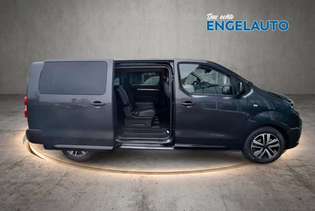 Fahrzeugbild eines Peugeot Traveller