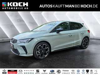 Schräge Frontansicht auf einen SEAT Ibiza , freigestellt