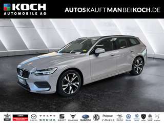 Schräge Frontansicht auf einen Volvo V60 , freigestellt