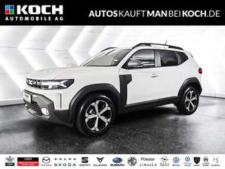 Schräge Frontansicht auf einen Dacia Duster , freigestellt