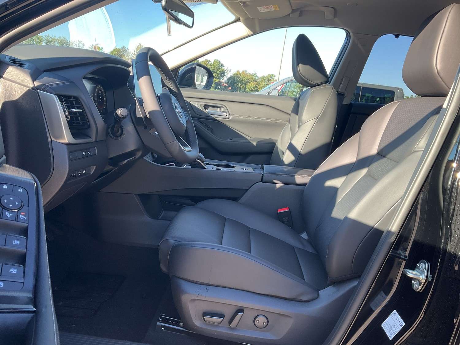 Fahrzeugbild eines Nissan X-TRAIL