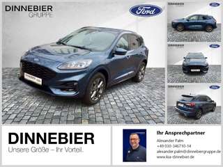 Schräge Frontansicht auf einen Ford Kuga , freigestellt