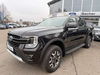 Schräge Frontansicht auf einen Ford Ranger , freigestellt