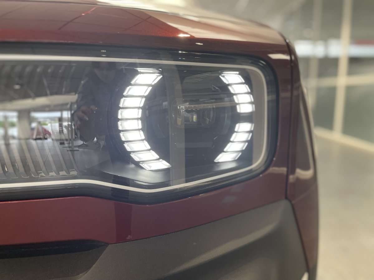 Fahrzeugbild eines Renault 4 E-TECH