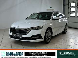 Schräge Frontansicht auf einen Skoda Octavia , freigestellt