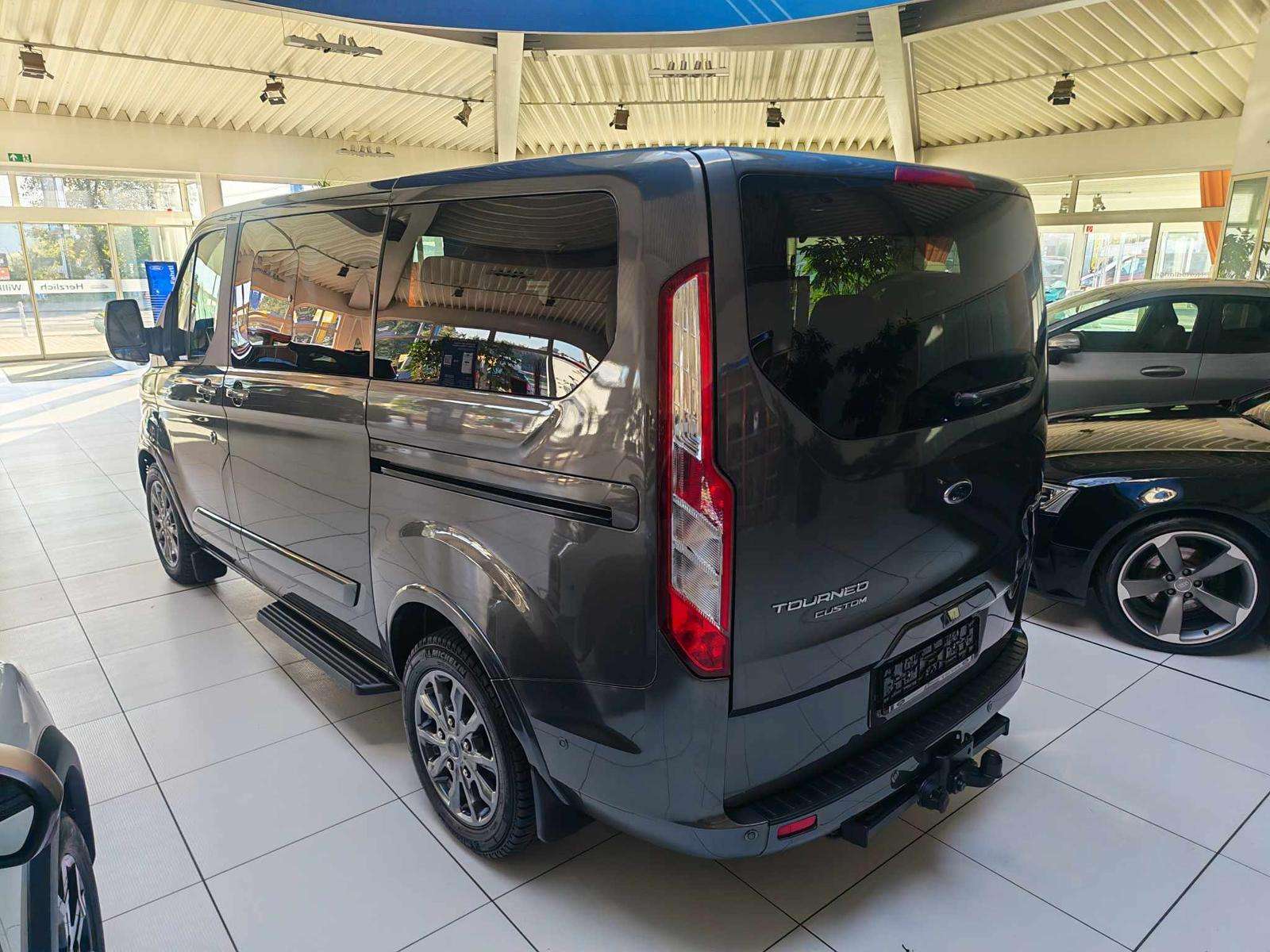 Fahrzeugbild eines Ford Tourneo Custom
