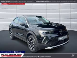 Schräge Frontansicht auf einen Opel Mokka , freigestellt