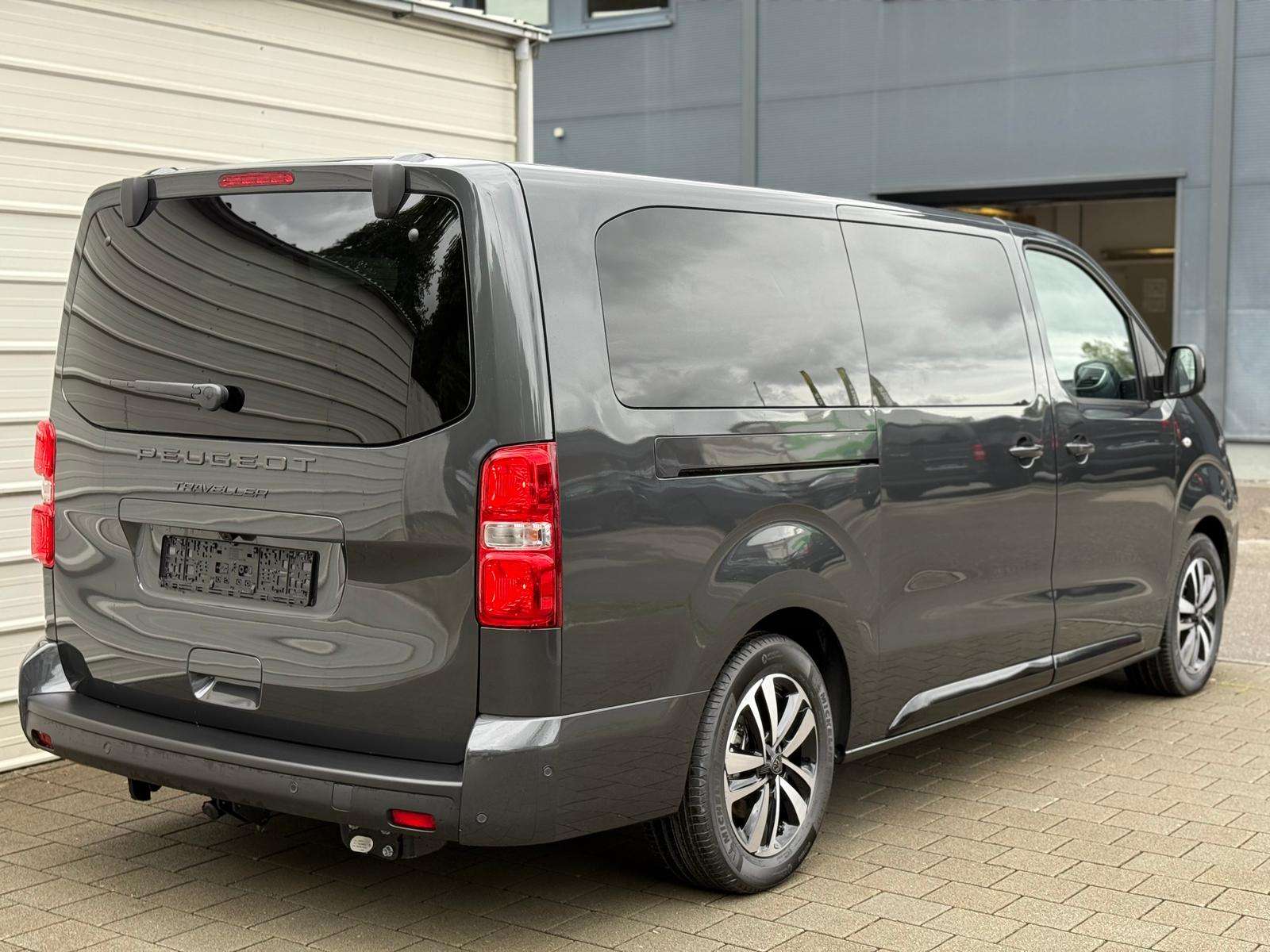 Fahrzeugbild eines Peugeot Traveller