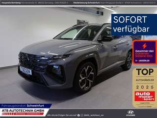 Schräge Frontansicht auf einen Hyundai Tucson , freigestellt
