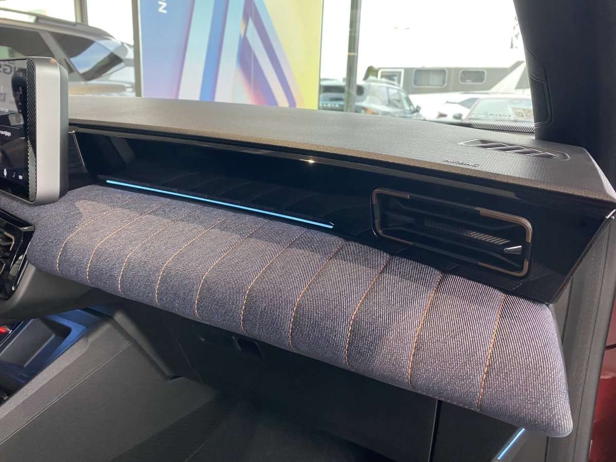 Fahrzeugbild eines Renault 4 E-TECH