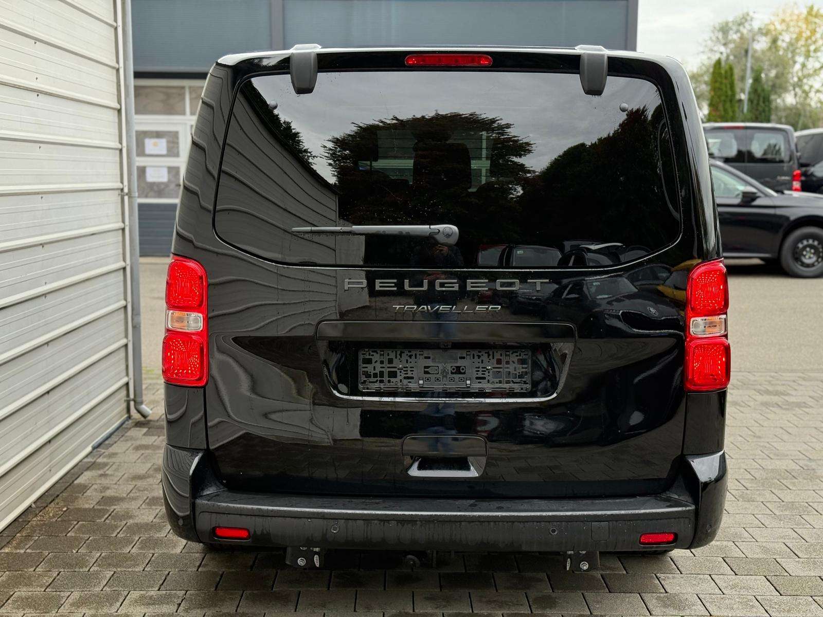 Fahrzeugbild eines Peugeot Traveller