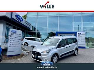 Schräge Frontansicht auf einen Ford Transit Connect , freigestellt