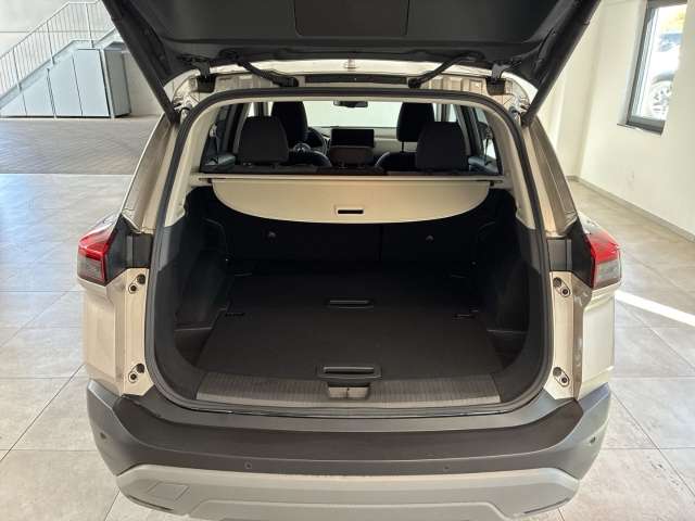 Fahrzeugbild eines Nissan X-TRAIL