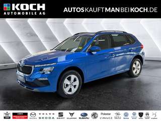Schräge Frontansicht auf einen Skoda Kamiq , freigestellt