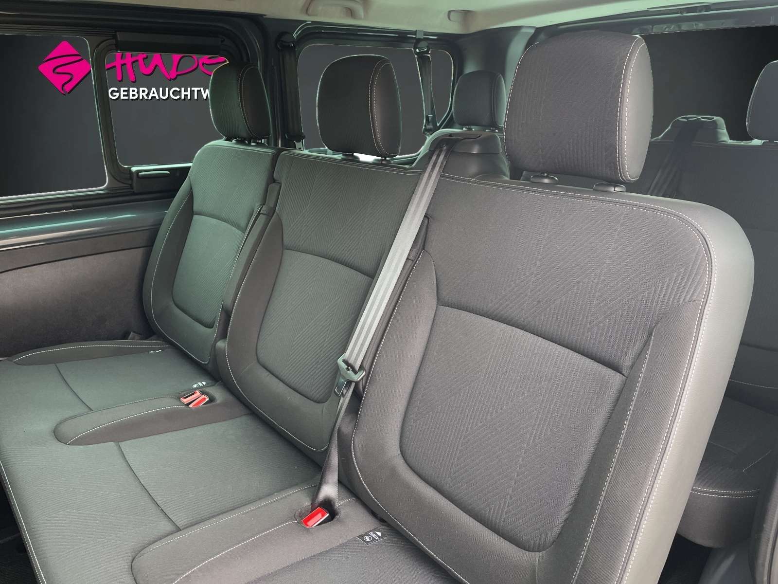 Fahrzeugbild eines Nissan Primastar