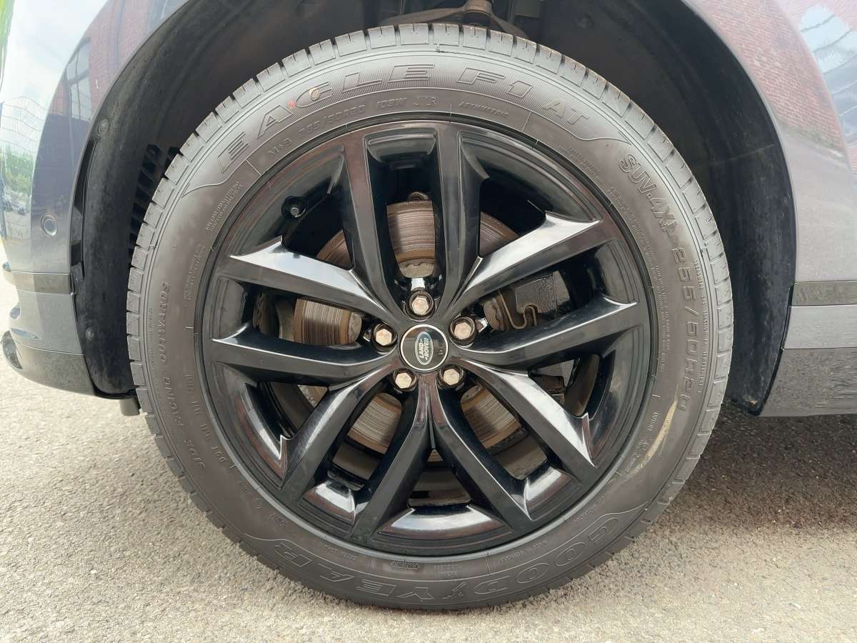 Fahrzeugbild eines Land Rover Range Rover Velar