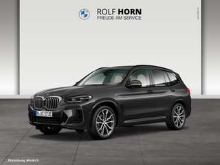 Schräge Frontansicht auf einen BMW X3 , freigestellt