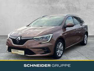 Schräge Frontansicht auf einen Renault Mégane , freigestellt