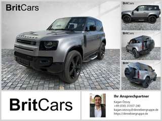 Schräge Frontansicht auf einen Land Rover Defender , freigestellt