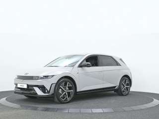 Schräge Frontansicht auf einen Hyundai IONIQ 5 , freigestellt