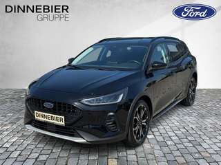 Schräge Frontansicht auf einen Ford Focus , freigestellt
