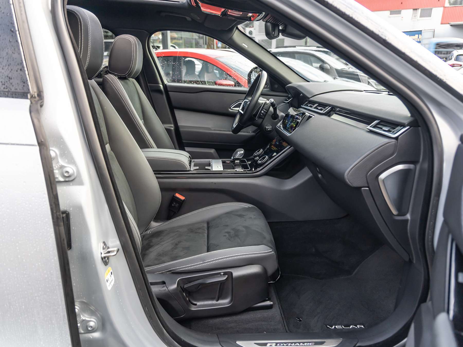 Fahrzeugbild eines Land Rover Range Rover Velar