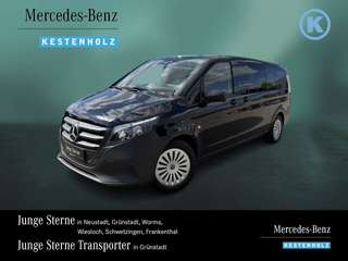 Schräge Frontansicht auf einen Mercedes-Benz Vito , freigestellt