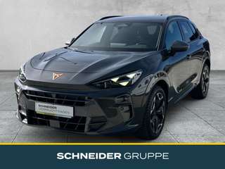 Schräge Frontansicht auf einen CUPRA Terramar , freigestellt