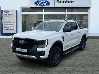 Schräge Frontansicht auf einen Ford Ranger , freigestellt