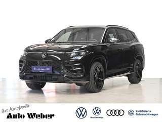 Schräge Frontansicht auf einen Volkswagen Tayron , freigestellt