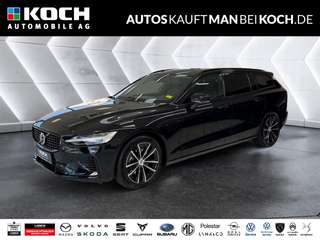 Schräge Frontansicht auf einen Volvo V60 , freigestellt