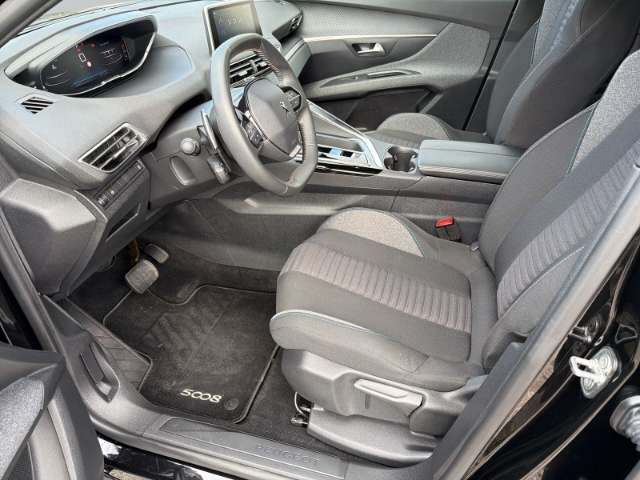 Fahrzeugbild eines Peugeot 5008
