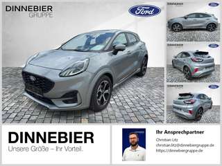 Schräge Frontansicht auf einen Ford Puma , freigestellt
