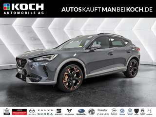 Schräge Frontansicht auf einen CUPRA Formentor , freigestellt