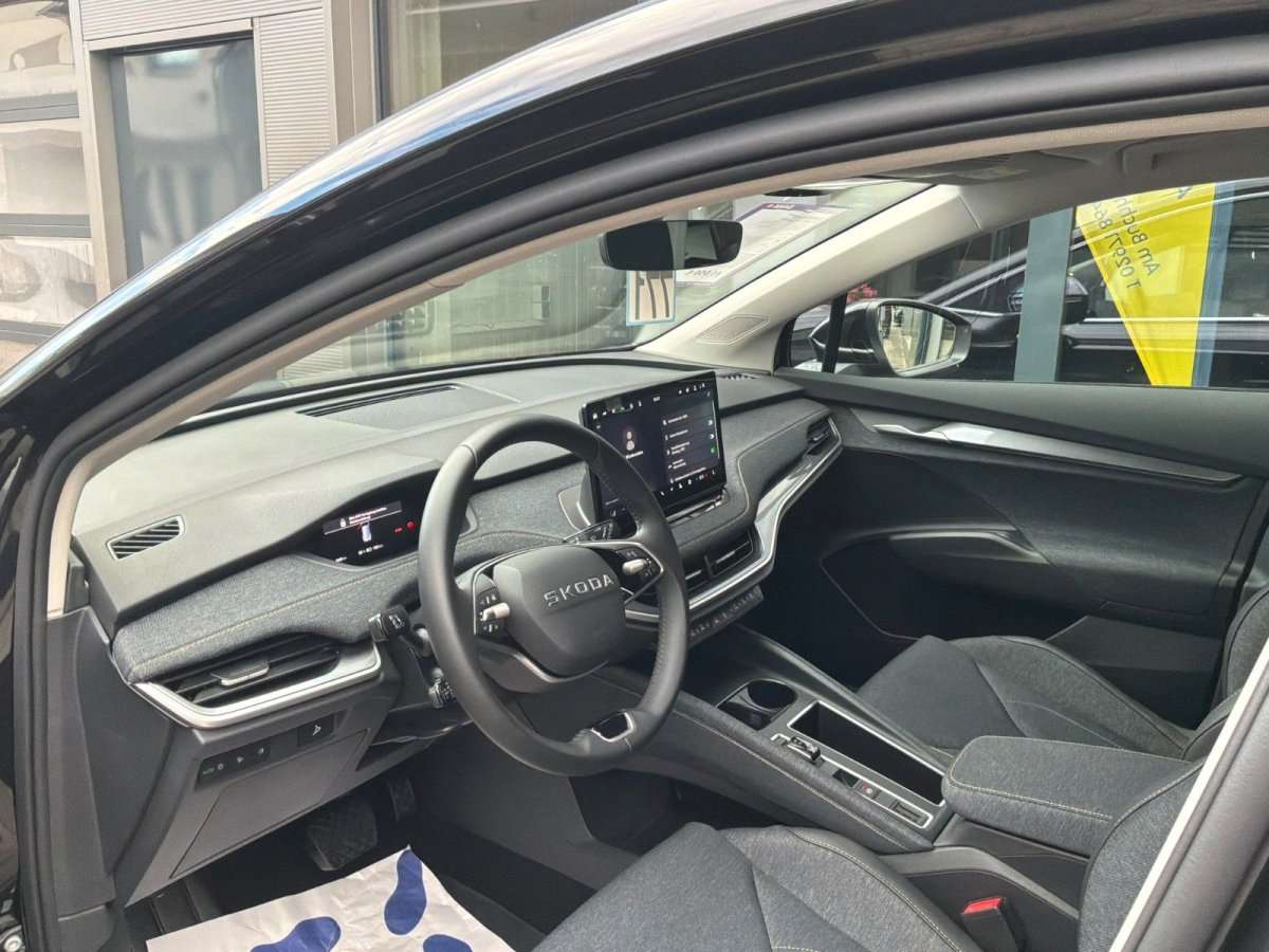 Fahrzeugbild eines Skoda ELROQ
