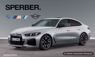 Schräge Frontansicht auf einen BMW i4 , freigestellt