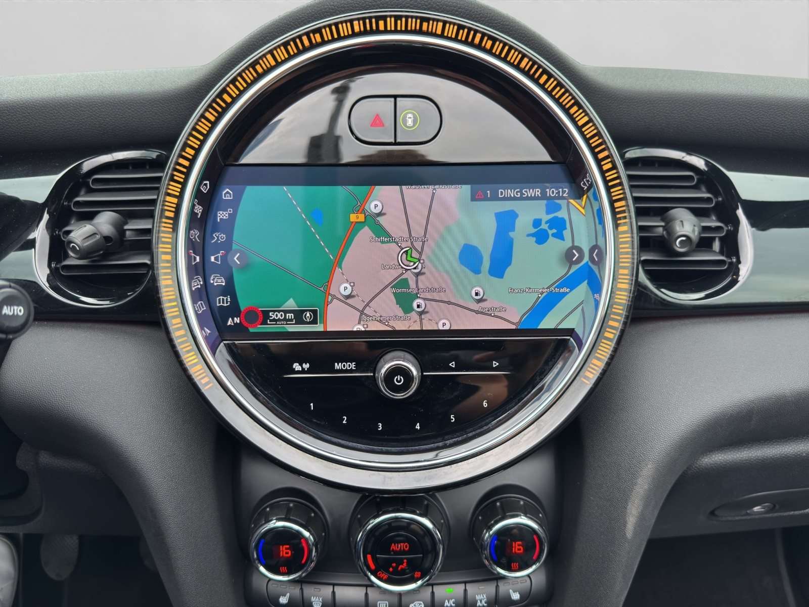 Fahrzeugbild eines MINI COOPER