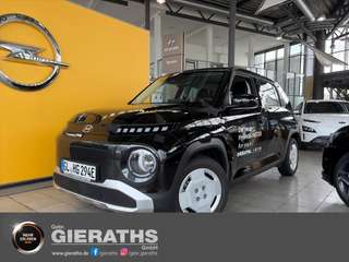 Schräge Frontansicht auf einen Hyundai Inster , freigestellt