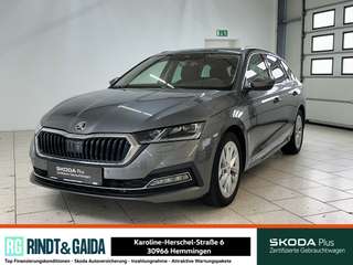 Schräge Frontansicht auf einen Skoda Octavia , freigestellt