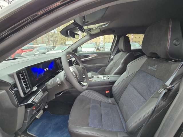 Fahrzeugbild eines Renault Rafale