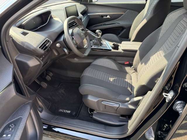 Fahrzeugbild eines Peugeot 5008