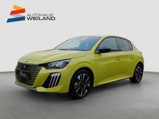 Schräge Frontansicht auf einen Peugeot 208 , freigestellt