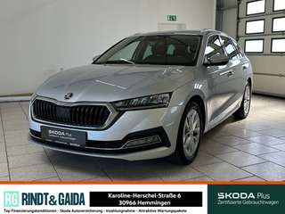 Schräge Frontansicht auf einen Skoda Octavia , freigestellt